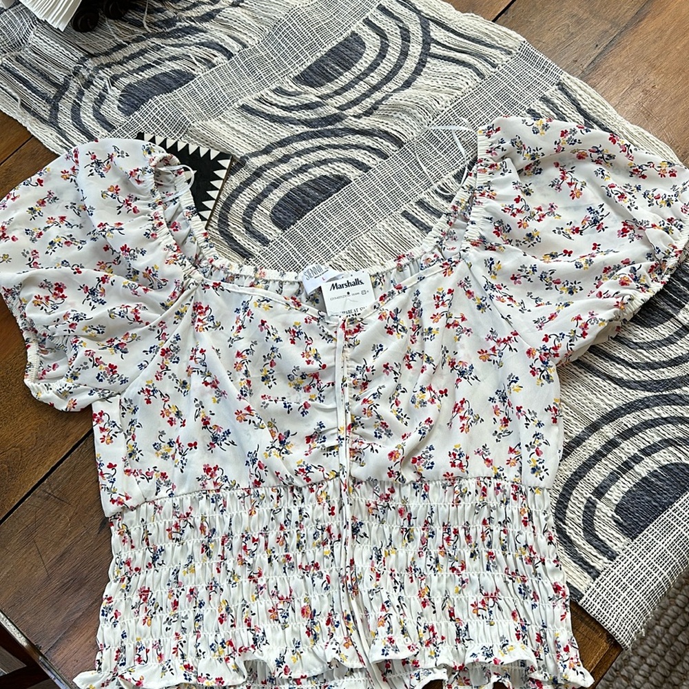 Sienna Sky peasant top, size L